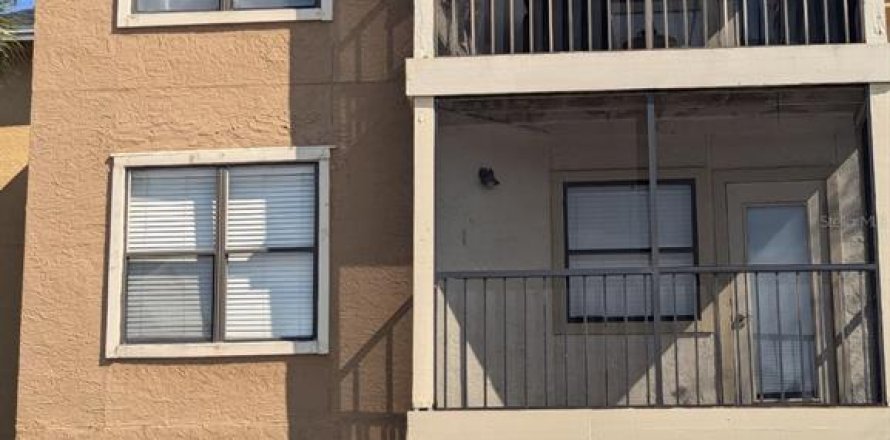 Condo in Saint Petersburg, Florida, 1 bedroom № 2222449