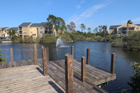 Condo in Saint Petersburg, Florida, 1 bedroom № 2222449 - photo 24
