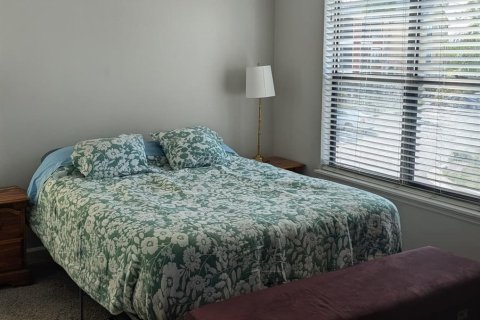 Condo in Saint Petersburg, Florida, 1 bedroom № 2222449 - photo 15