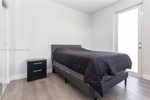 Casa en alquiler en Miami, Florida, 4 dormitorios, 197.32 m2 № 2192338 - foto 19