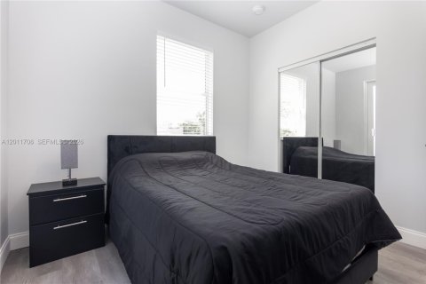 Casa en alquiler en Miami, Florida, 4 dormitorios, 197.32 m2 № 2192338 - foto 20