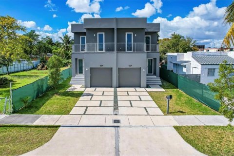 Casa en alquiler en Miami, Florida, 4 dormitorios, 197.32 m2 № 2192338 - foto 2
