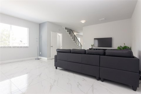 Casa en alquiler en Miami, Florida, 4 dormitorios, 197.32 m2 № 2192338 - foto 11