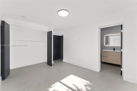 Propiedad comercial en venta en Miami, Florida, 149.76 m2 № 1893451 - foto 17