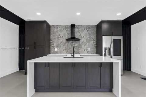 Propiedad comercial en venta en Miami, Florida, 149.76 m2 № 1893451 - foto 7