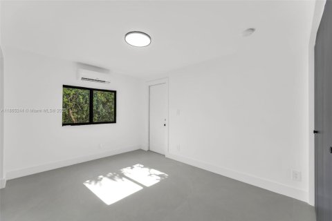 Propiedad comercial en venta en Miami, Florida, 149.76 m2 № 1893451 - foto 20