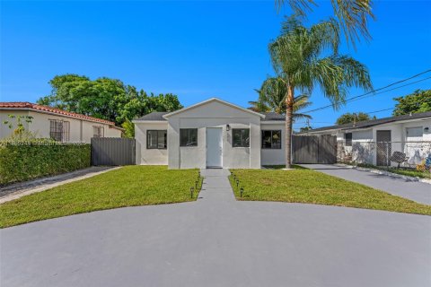Propiedad comercial en venta en Miami, Florida, 149.76 m2 № 1893451 - foto 2