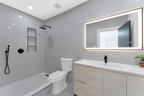 Propiedad comercial en venta en Miami, Florida, 149.76 m2 № 1893451 - foto 18
