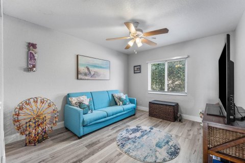 House in Coral Springs, Florida 5 bedrooms, 237.74 sq.m. № 2190050 - photo 18