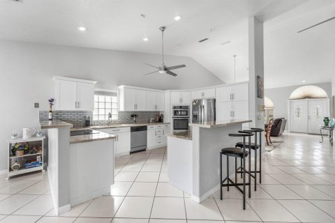 House in Coral Springs, Florida 5 bedrooms, 237.74 sq.m. № 2190050 - photo 10