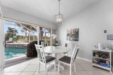 House in Coral Springs, Florida 5 bedrooms, 237.74 sq.m. № 2190050 - photo 13