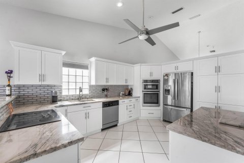 House in Coral Springs, Florida 5 bedrooms, 237.74 sq.m. № 2190050 - photo 12