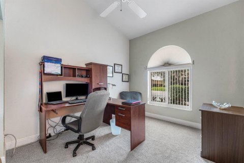 House in Coral Springs, Florida 5 bedrooms, 237.74 sq.m. № 2190050 - photo 19