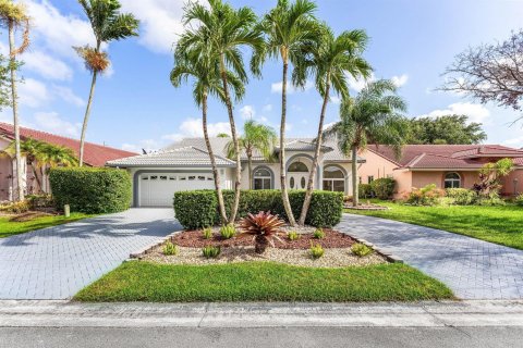 House in Coral Springs, Florida 5 bedrooms, 237.74 sq.m. № 2190050