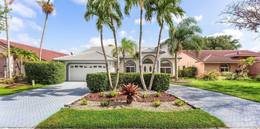 House in Coral Springs, Florida 5 bedrooms, 237.74 sq.m. № 2190050