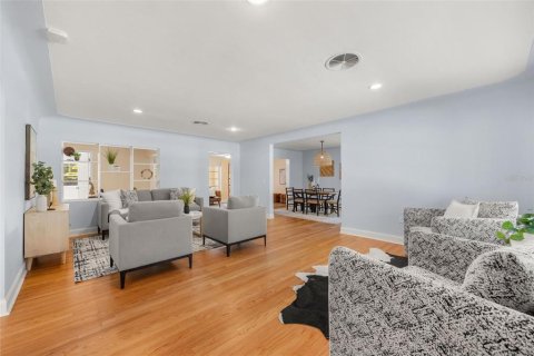 Casa en venta en Orlando, Florida, 3 dormitorios, 197.88 m2 № 2383763 - foto 9