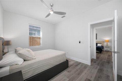 House in Saint Petersburg, Florida 3 bedrooms, 165.18 sq.m. № 2195878 - photo 23