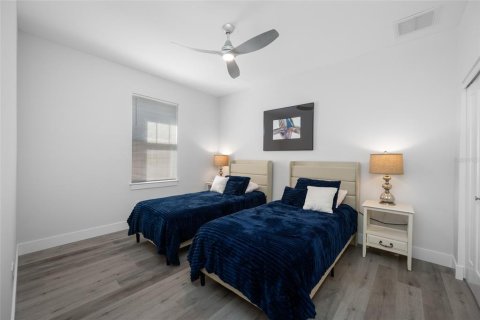 House in Saint Petersburg, Florida 3 bedrooms, 165.18 sq.m. № 2195878 - photo 26