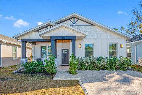 House in Saint Petersburg, Florida 3 bedrooms, 165.18 sq.m. № 2195878
