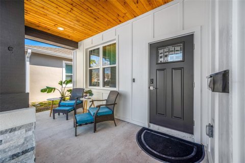 House in Saint Petersburg, Florida 3 bedrooms, 165.18 sq.m. № 2195878 - photo 3