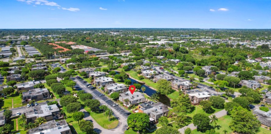 Townhouse in West Palm Beach, Florida 3 bedrooms, 157.38 sq.m. № 1226024
