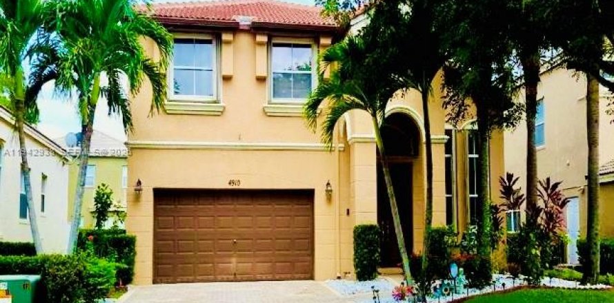 Villa ou maison à Miramar, Floride 4 chambres, 222.13 m2 № 1999282