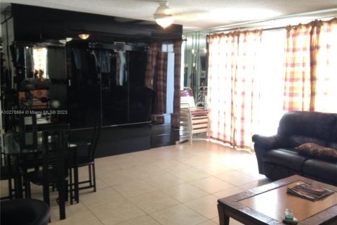 Снять в аренду кондоминиум в Холливуд, Флорида 53.88м2, № 1973600 - фото 7