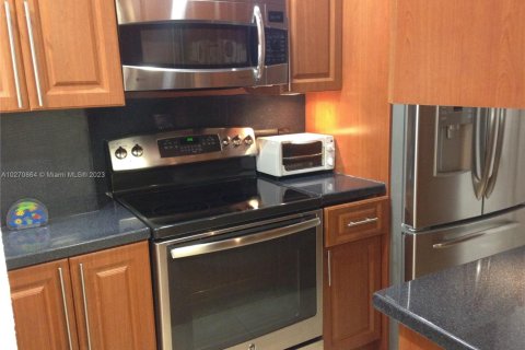 Снять в аренду кондоминиум в Холливуд, Флорида 53.88м2, № 1973600 - фото 2