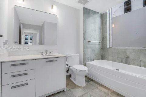 Condominio en alquiler en Miami, Florida, 1 dormitorio, 78.32 m2 № 2010134 - foto 22