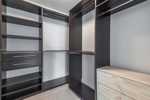 Condominio en alquiler en Miami, Florida, 1 dormitorio, 78.32 m2 № 2010134 - foto 20