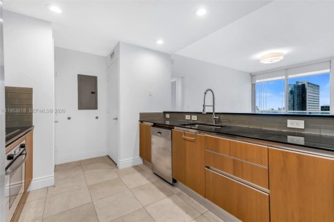 Condominio en alquiler en Miami, Florida, 1 dormitorio, 78.32 m2 № 2010134 - foto 12