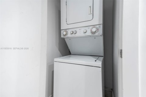 Condominio en alquiler en Miami, Florida, 1 dormitorio, 78.32 m2 № 2010134 - foto 24