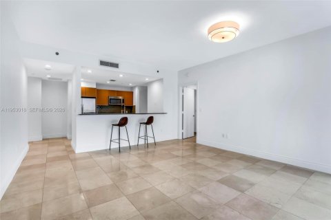 Condominio en alquiler en Miami, Florida, 1 dormitorio, 78.32 m2 № 2010134 - foto 9
