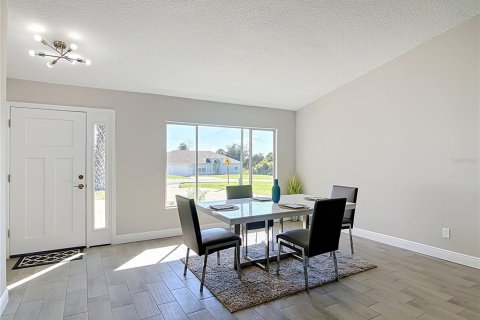 House in Deltona, Florida 3 bedrooms, 158.21 sq.m. № 2418503 - photo 14