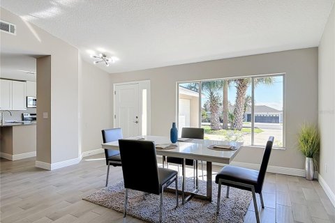 House in Deltona, Florida 3 bedrooms, 158.21 sq.m. № 2418503 - photo 15