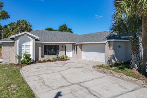 House in Deltona, Florida 3 bedrooms, 158.21 sq.m. № 2418503