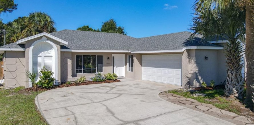 House in Deltona, Florida 3 bedrooms, 158.21 sq.m. № 2418503