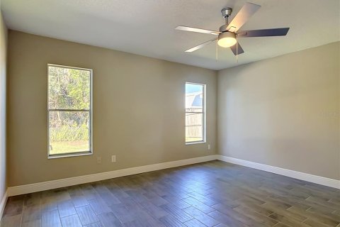 House in Deltona, Florida 3 bedrooms, 158.21 sq.m. № 2418503 - photo 25