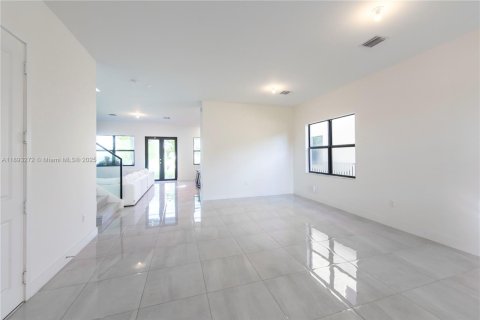Casa en venta en Miramar, Florida, 4 dormitorios, 251.21 m2 № 1945670 - foto 2