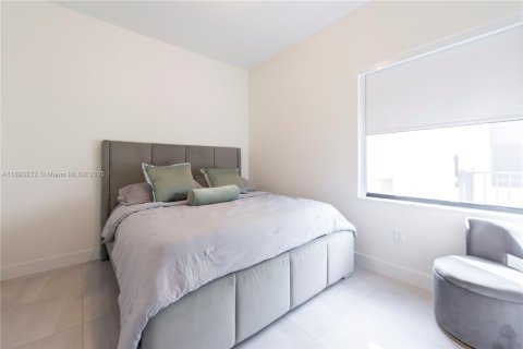 Casa en venta en Miramar, Florida, 4 dormitorios, 251.21 m2 № 1945670 - foto 10