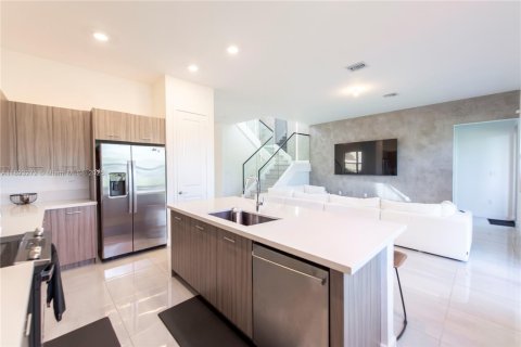 Casa en venta en Miramar, Florida, 4 dormitorios, 251.21 m2 № 1945670 - foto 7