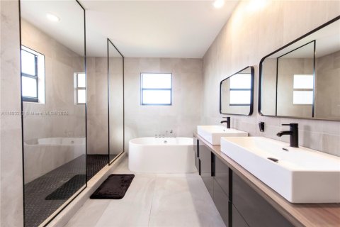 Casa en venta en Miramar, Florida, 4 dormitorios, 251.21 m2 № 1945670 - foto 12