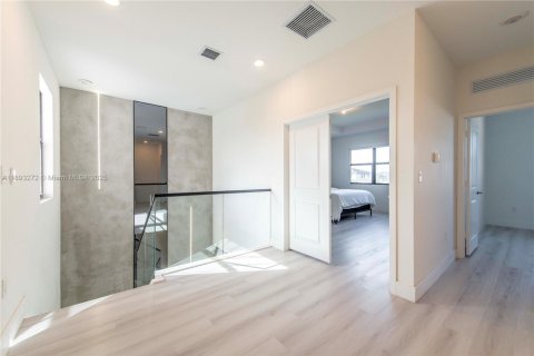 Casa en venta en Miramar, Florida, 4 dormitorios, 251.21 m2 № 1945670 - foto 11
