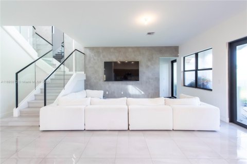 Casa en venta en Miramar, Florida, 4 dormitorios, 251.21 m2 № 1945670 - foto 4