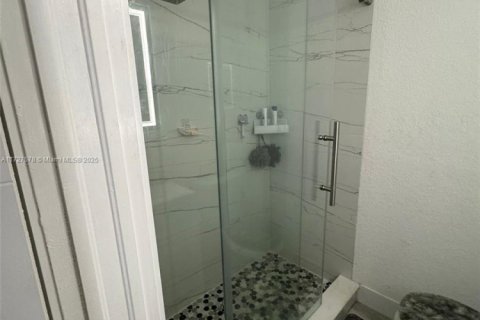 Купить виллу или дом в Норт-Майами-Бич, Флорида 3 спальни, 132.85м2, № 1709784 - фото 25