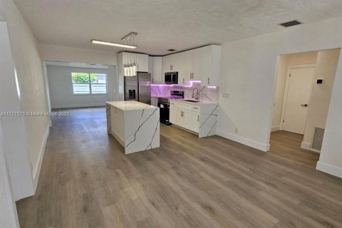Купить виллу или дом в Норт-Майами-Бич, Флорида 3 спальни, 132.85м2, № 1709784 - фото 3