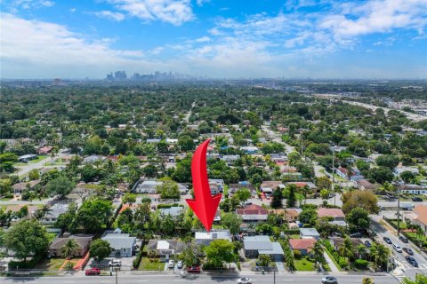 Casa en venta en Miami, Florida, 3 dormitorios, 166.85 m2 № 1938455 - foto 1
