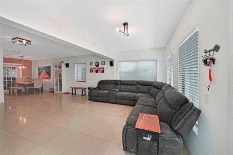 Casa en venta en Miami, Florida, 3 dormitorios, 166.85 m2 № 1938455 - foto 8