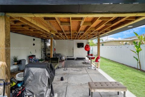 Casa en venta en Miami, Florida, 3 dormitorios, 166.85 m2 № 1938455 - foto 19
