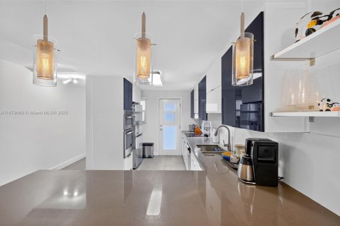 Copropriété à vendre à Key Biscayne, Floride: 2 chambres, 102.19 m2 № 1931223 - photo 6